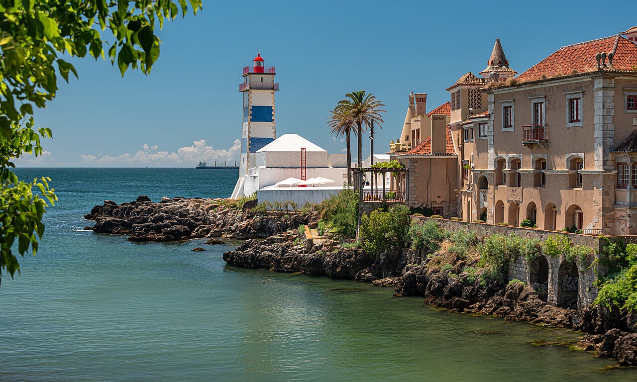 Santa Marta lighthouse and the water in Cascais