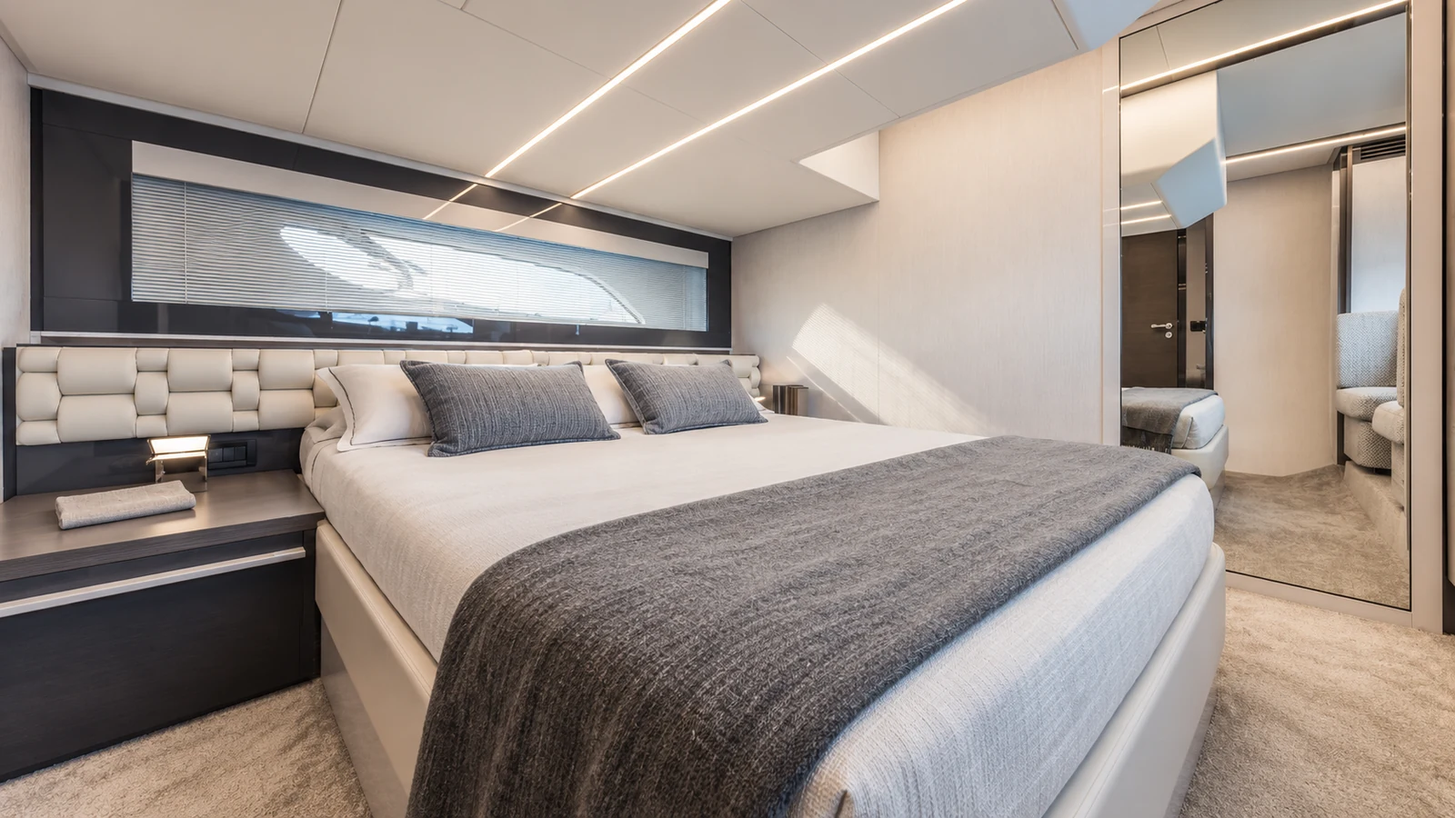 Pershing 5X — Master cabin